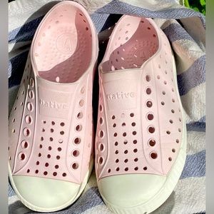 Like New!  Soft Pink Native Jefferson Slip On Shoes, child size 8